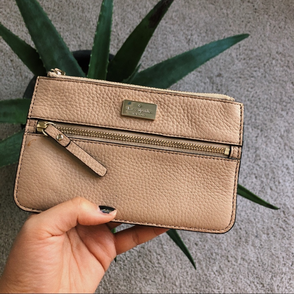 ❌SOLD❌ Kate spade wristlet 🌞 - Picture 2 of 6